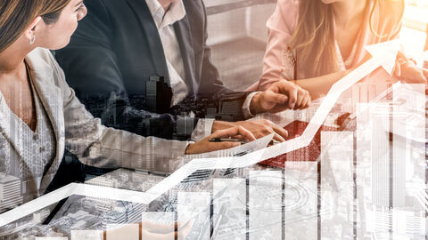 Menschen arbeiten produktiv