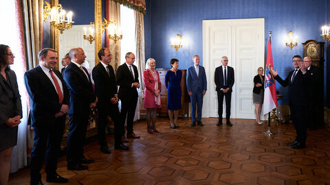 Die Ministerinnen und Minister im blauen Salon