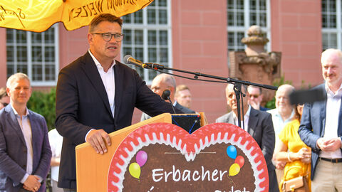Ministerpräsident Boris Rhein eröffnet die traditionelle Südhessen-Messe auf dem Wiesenmarkt Erbach Ministerpräsident Boris Rhein eröffnet die traditionelle Südhessen-Messe auf dem Wiesenmarkt Erbach