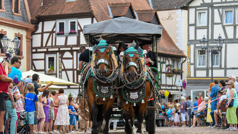 Ministerpräsident Boris Rhein eröffnet die traditionelle Südhessen-Messe auf dem Wiesenmarkt Erbach Ministerpräsident Boris Rhein eröffnet die traditionelle Südhessen-Messe auf dem Wiesenmarkt Erbach