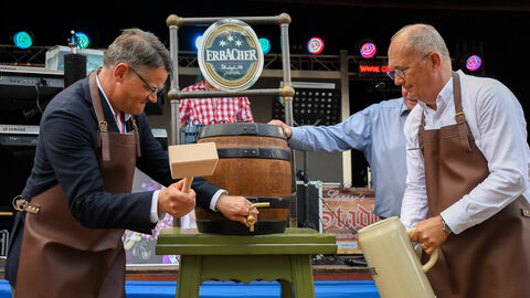 Ministerpräsident Boris Rhein eröffnet die traditionelle Südhessen-Messe auf dem Wiesenmarkt Erbach Ministerpräsident Boris Rhein eröffnet die traditionelle Südhessen-Messe auf dem Wiesenmarkt Erbach
