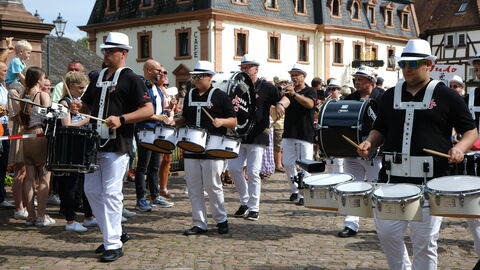Ministerpräsident Boris Rhein eröffnet die traditionelle Südhessen-Messe auf dem Wiesenmarkt Erbach Ministerpräsident Boris Rhein eröffnet die traditionelle Südhessen-Messe auf dem Wiesenmarkt Erbach