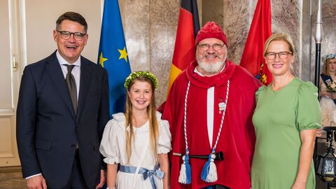 Ministerpräsident Boris Rhein mit seiner Frau Tanja Raab-Rhein und der Dietemann mit dem Biedermeiermädchen aus Eschwege; Edmund Rohrbeck und Megan Jacky Weck. 