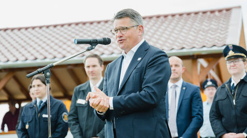 Ministerpräsident Boris Rhein beim "Tag der ehrenamtlichen Einsatzkräfte"