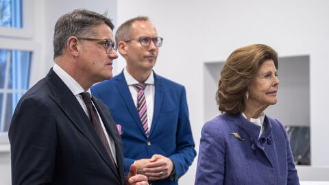Ministerpräsident Rhein und Königin Silvia von Schweden eröffnen erstes „Childhood-Haus“ in Hessen