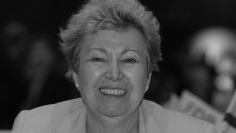 Schwarz-Weiß-Porträt von Ruth Wagner