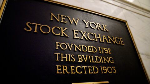 Eine Tafel mit der Aufschrift New York Stock Exchange