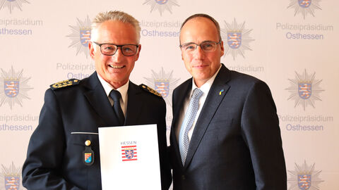v. l . n. r.: Polizeipräsidenten Günther Voß und Innenminister Peter Beuth