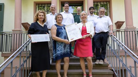 Digitalministerin Sinemus zeichnet das „Seniorenbüro Petri-Villa“ in Ober-Ramstadt als Di@-Lotsen-Stützpunkt aus