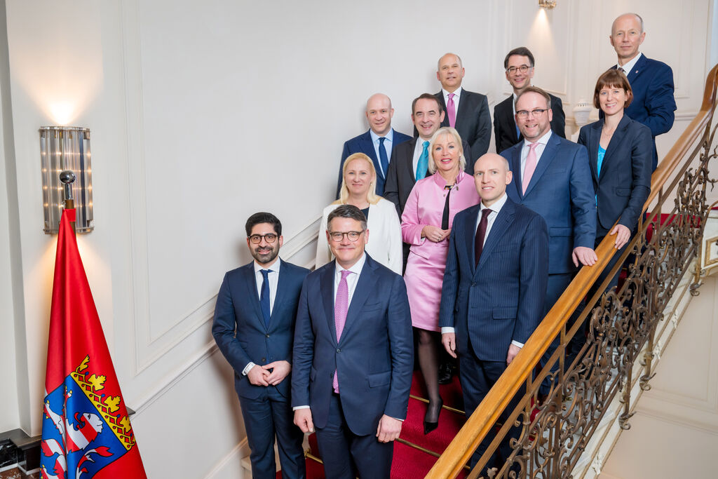 Die hessische Landesregierung Die Minister und Ministerinnen von Hessen.